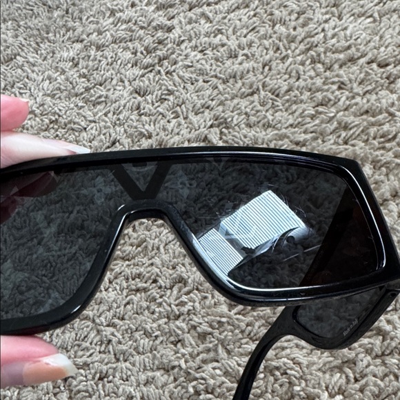 ✨Authentic Louis Vuitton Monogram Sideway Sunglasses - Picture 7 of 11